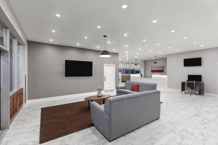 Hotel Interior 4 of 33