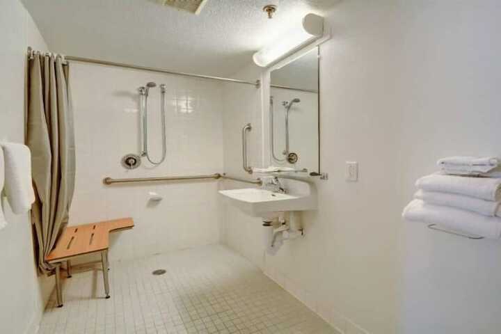 Room 32 of 51