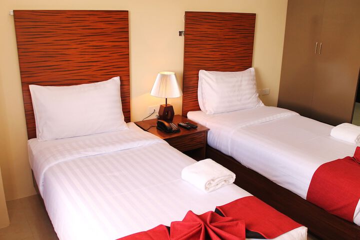 Room 10 of 48