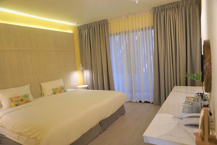 Room 32 of 80