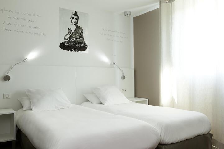 Room 27 of 60