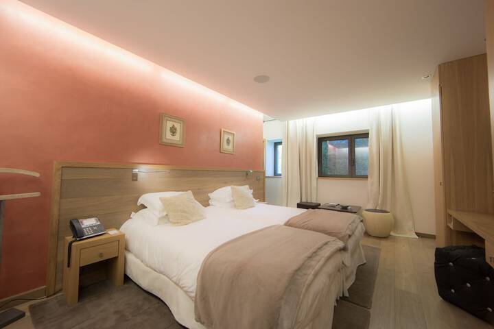 Room 4 of 119