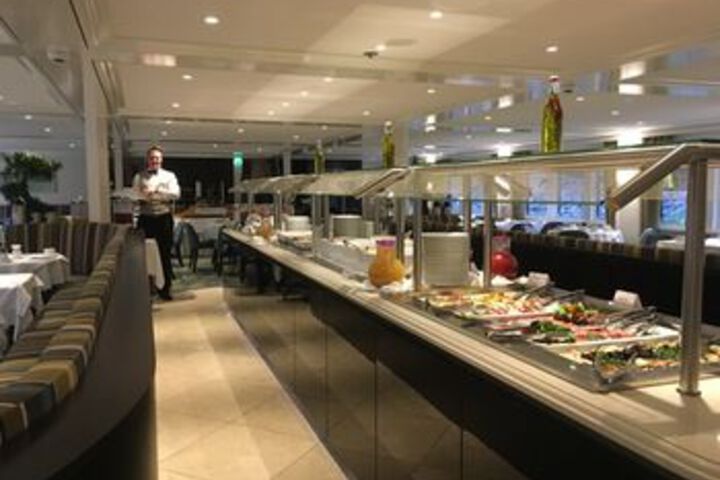 Dining 16 of 80