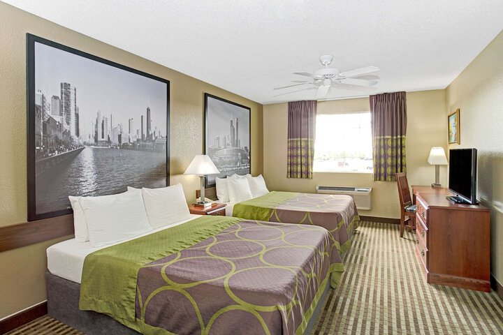 1 Queen Bed (4 of 11)