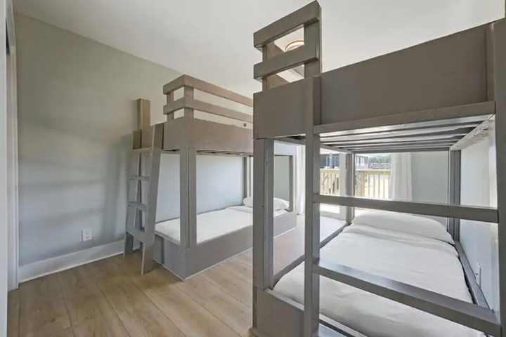 Room 5 of 15