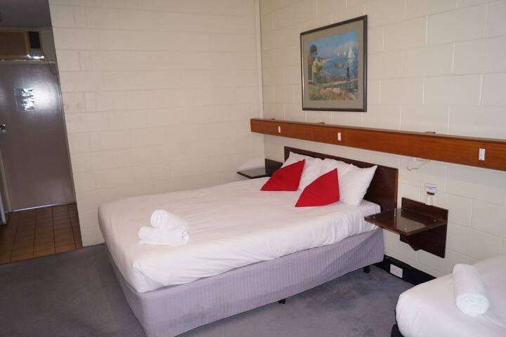 Room 5 of 43