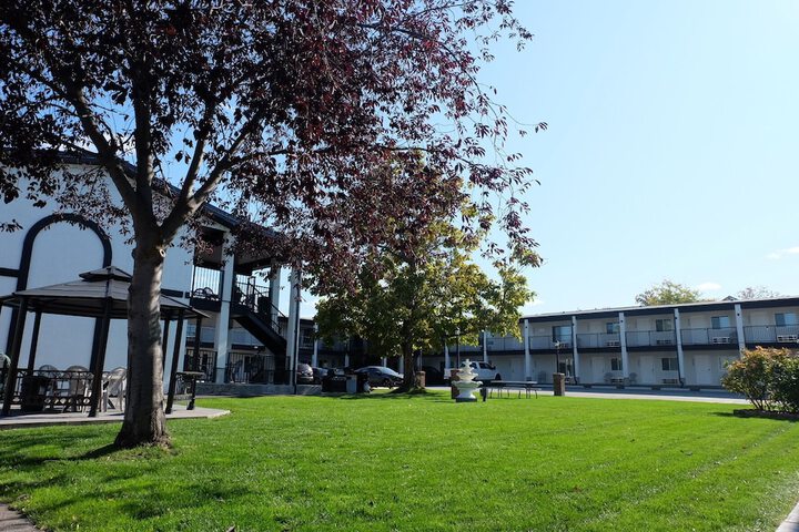 Hotel Exterior 60 of 61