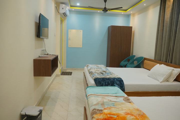 Room 9 of 28