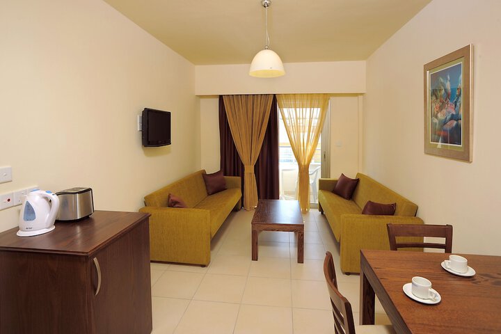 Room 9 of 38