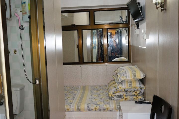 Room 5 of 14