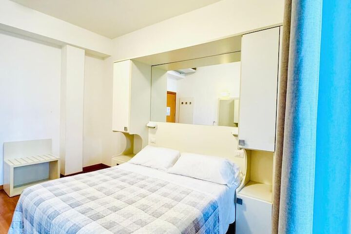Room 44 of 139