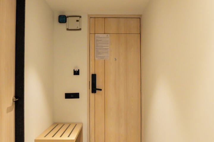 Room 81 of 90