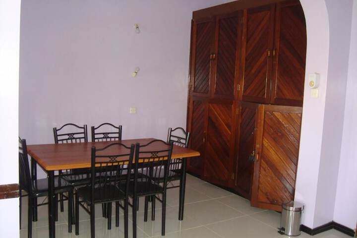 Lounge 12 of 15