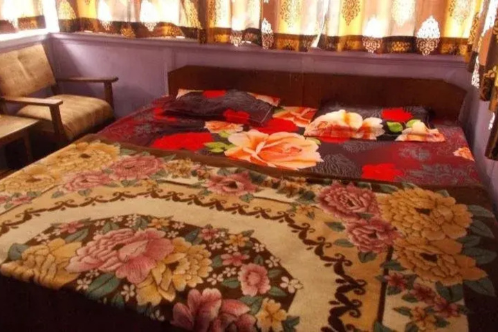 Room 5 of 7