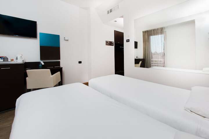 Room 12 of 46