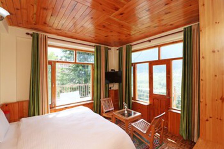 OYO 13716 Home Studio River View Naggar Road