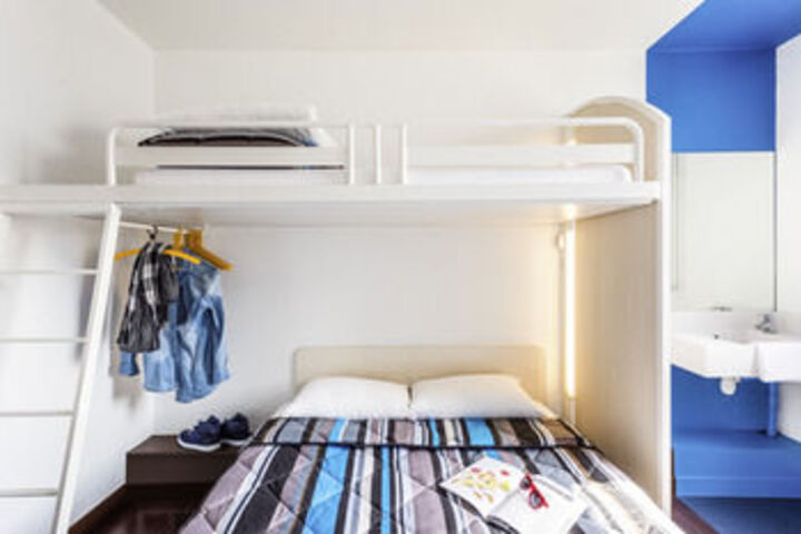 Room 8 of 32