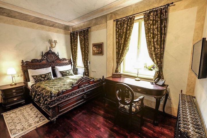 Room 36 of 183