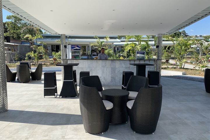 Lounge 73 of 90