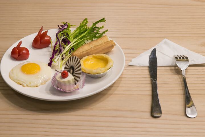 Dining 37 of 60