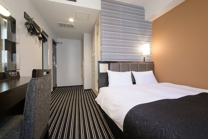 Room 8 of 37