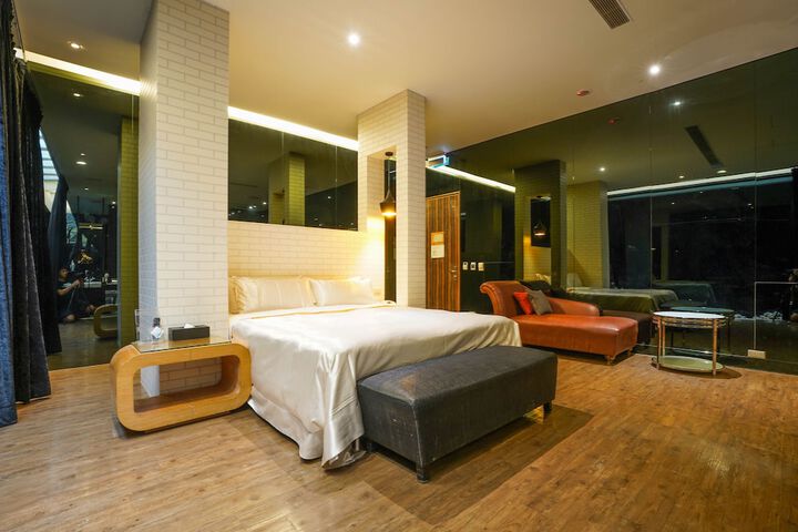 Room 8 of 29