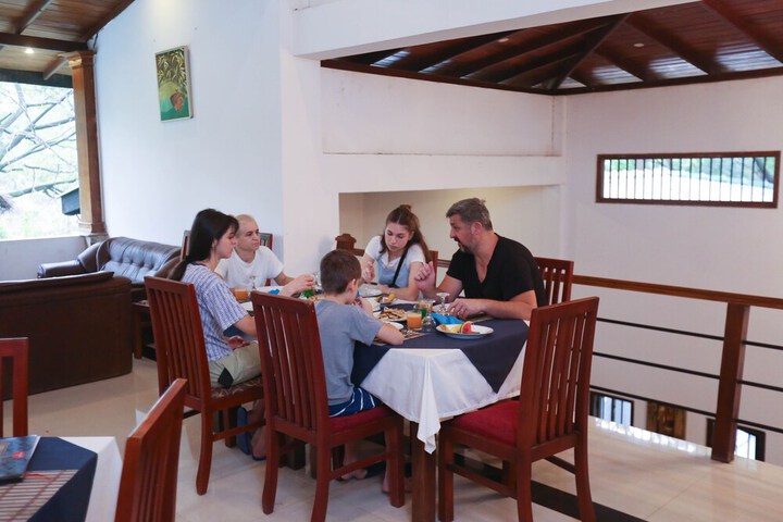 Breakfast/Coffee Service 17 of 32