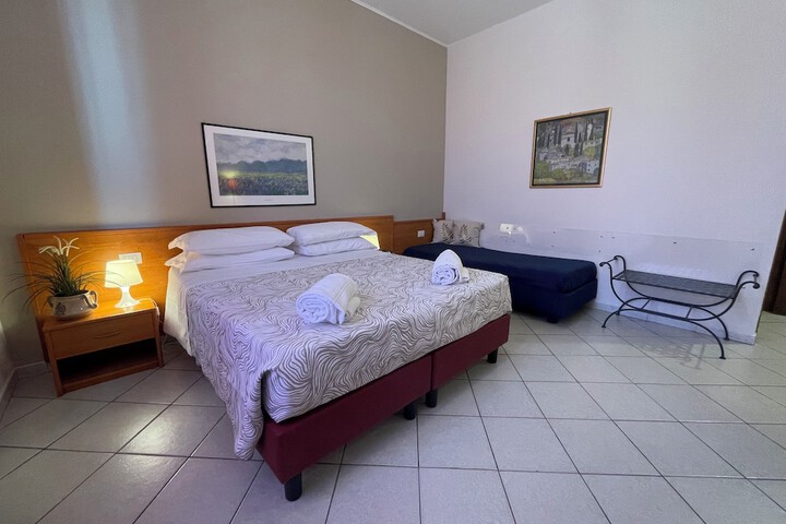 Room 19 of 37