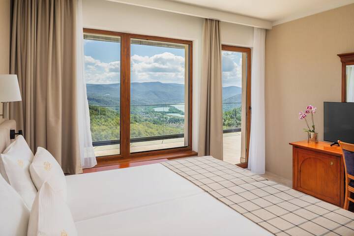 Room 10 of 49