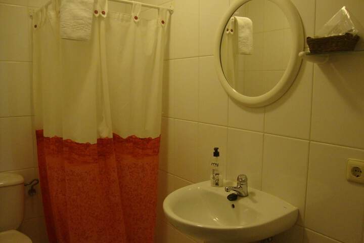 Room 37 of 53