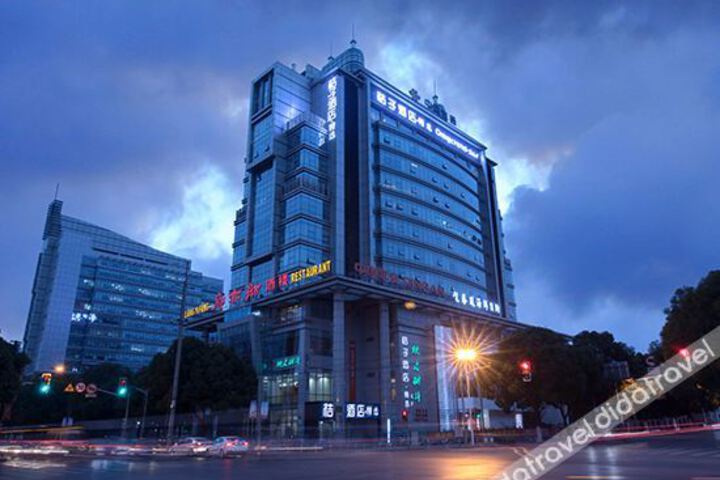 Orange Hotel Select (Shanghai International Tourist Resort Huinan Metro Station)