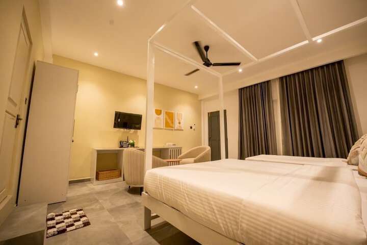 Room 8 of 38