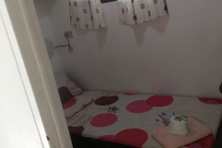 Room 8 of 126
