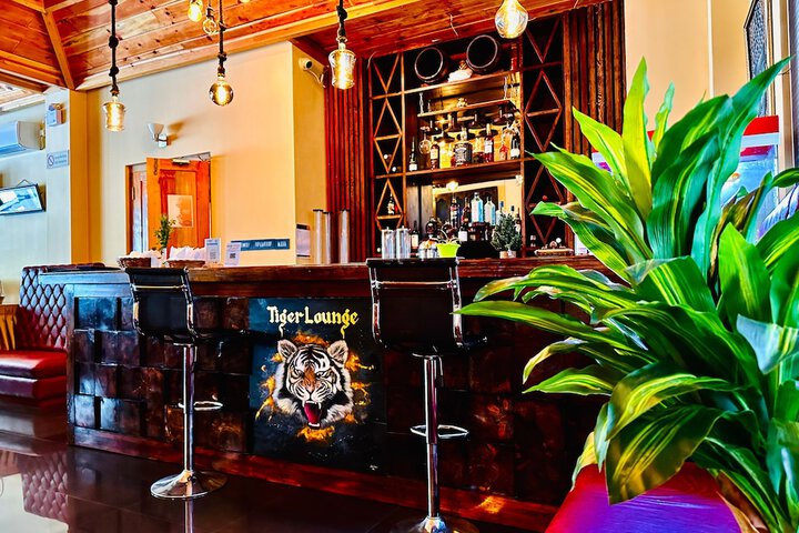 Lounge 54 of 75