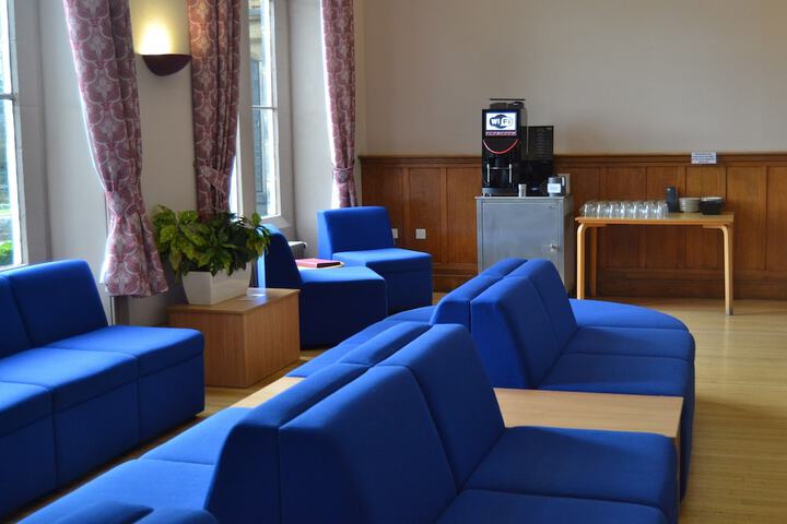 Lounge 40 of 56