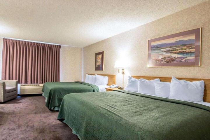 2 Queen Beds Accessible (7 of 12)