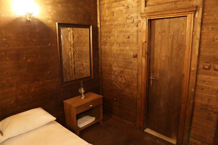 Room 4 of 17