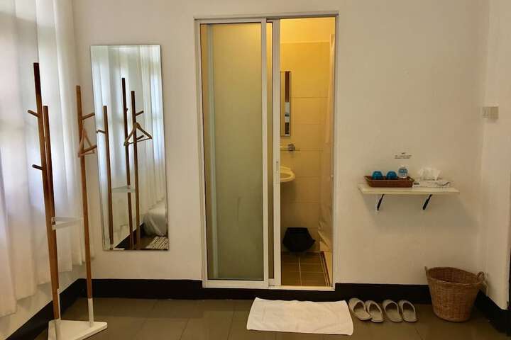 Room 28 of 43