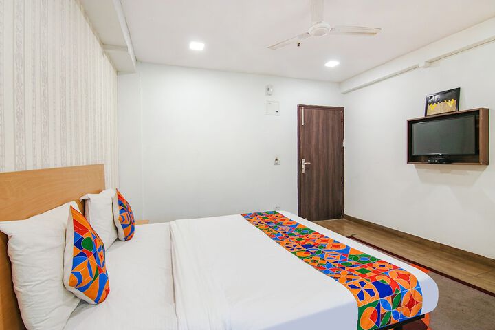 Room 15 of 36