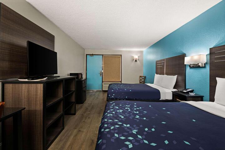 2 Double Beds (8 of 8)