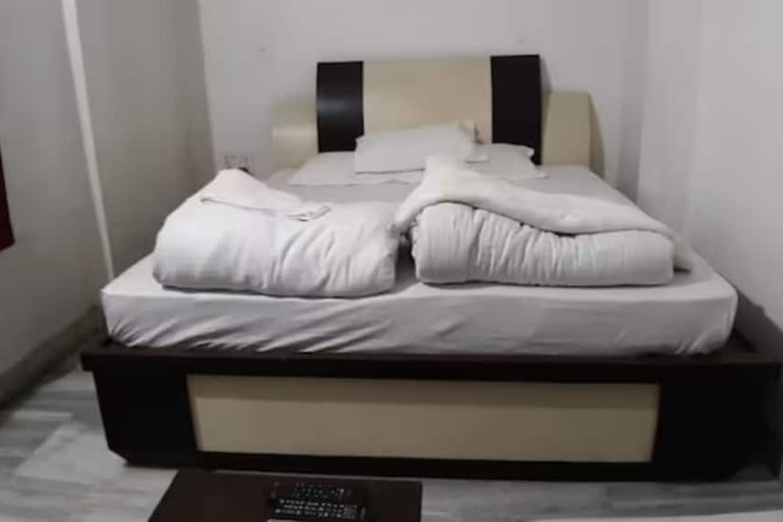 Room 4 of 15