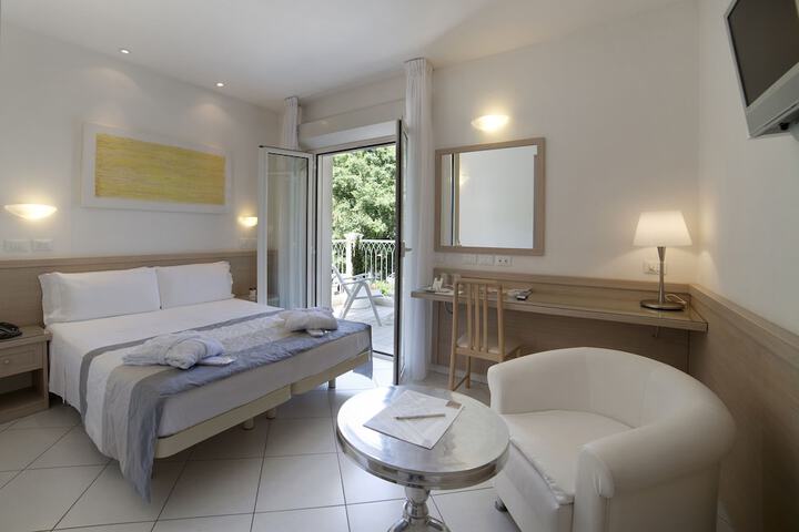 Room 4 of 70