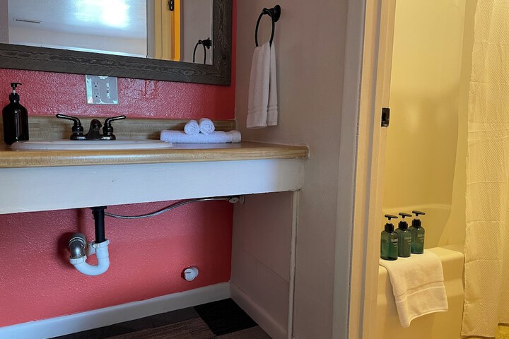 Room 13 of 18