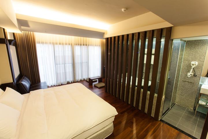 Room 13 of 85