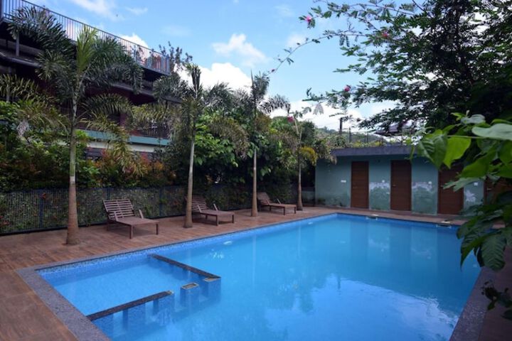 Pool 33 of 77