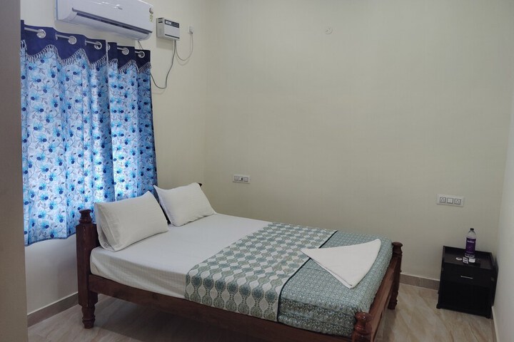 Room 7 of 8