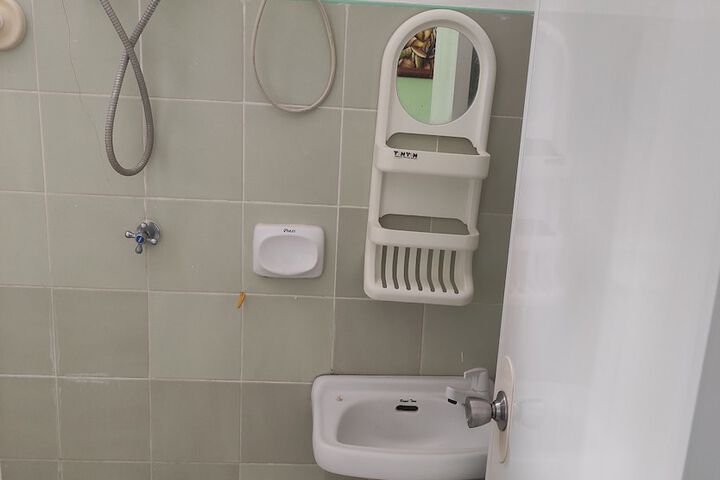 Room 72 of 126