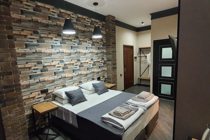 Room 10 of 21