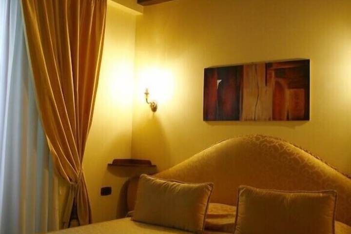 Room 13 of 38