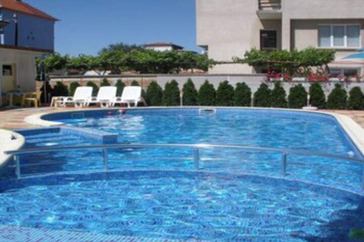 Pool 12 of 26